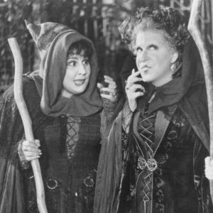 Still of Bette Midler and Kathy Najimy in Hocus Pocus (1993)
