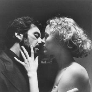 Still of Al Pacino and Penelope Ann Miller in Karlito kelias (1993)
