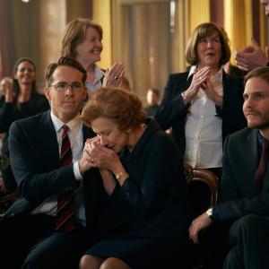 Still of Helen Mirren and Ryan Reynolds in Woman in Gold (2015)