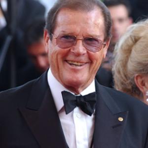 Roger Moore at event of The Ladykillers 2004