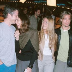 Brad Pitt, Jennifer Aniston, Dermot Mulroney and Catherine Keener at event of Erin Brockovich (2000)