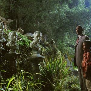 Still of Eddie Murphy and Marc John Jefferies in The Haunted Mansion (2003)