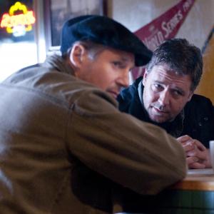 Still of Russell Crowe and Liam Neeson in Trys itemptos dienos (2010)