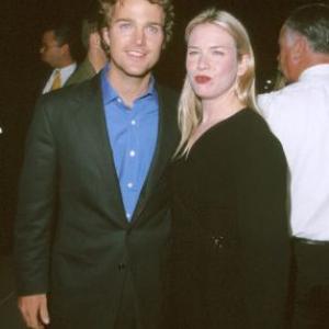 Renée Zellweger and Chris O'Donnell at event of The Bachelor (1999)