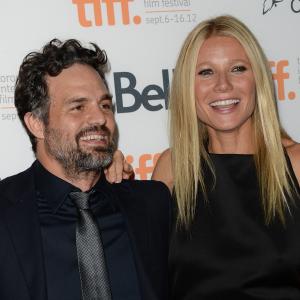 Gwyneth Paltrow and Mark Ruffalo at event of Thanks for Sharing 2012