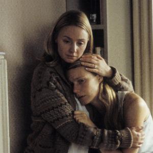 Still of Gwyneth Paltrow and Hope Davis in Proof (2005)