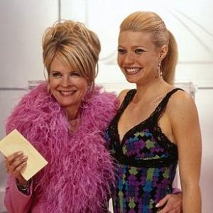 Still of Candice Bergen and Gwyneth Paltrow in View from the Top (2003)