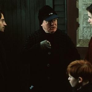 Alan Parker Robert Carlyle and Emily Watson in Angelas Ashes 1999