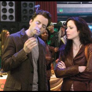 Still of MaryLouise Parker and Justin Kirk in Weeds 2005
