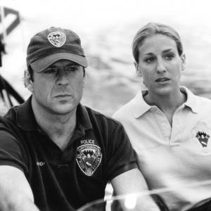 Still of Bruce Willis and Sarah Jessica Parker in Striking Distance 1993