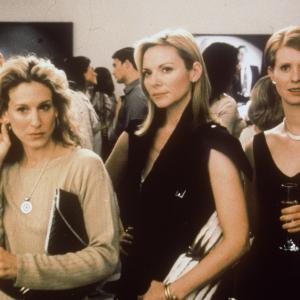 Still of Kim Cattrall, Sarah Jessica Parker, Willie Garson and Cynthia Nixon in Sex and the City (1998)