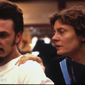 Still of Susan Sarandon and Sean Penn in Dead Man Walking 1995