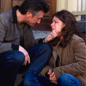 Still of Sean Penn and Marcia Gay Harden in Mistine upe 2003