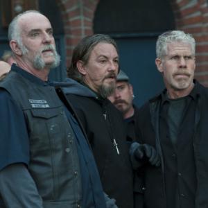 Still of Ron Perlman and Tommy Flanagan in Sons of Anarchy 2008