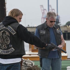 Still of Ron Perlman and Charlie Hunnam in Sons of Anarchy 2008