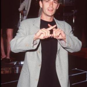 Luke Perry at event of The X Files 1998