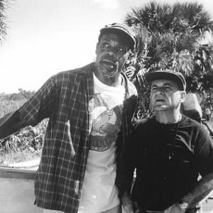 Still of Danny Glover and Joe Pesci in Gone Fishin' (1997)