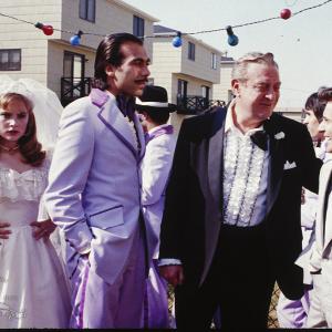 Still of Jennifer Jason Leigh, Joe Pesci, Rodney Dangerfield and Taylor Negron in Easy Money (1983)