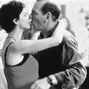 Still of Pete Postlethwaite and Rachel Griffiths in Among Giants 1998