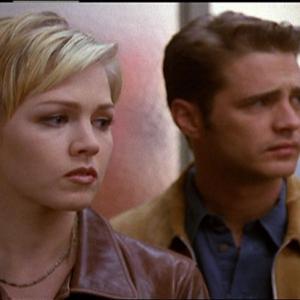 Still of Jason Priestley and Jennie Garth in Beverli Hilsas, 90210 (1990)
