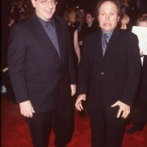 Billy Crystal and Harold Ramis at event of Sutrikes gangsteris 1999