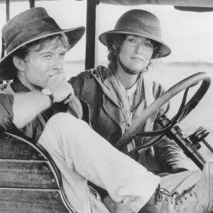 Still of Robert Redford and Meryl Streep in Out of Africa (1985)