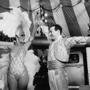 Still of Valeria Golino and Paul Reubens in Big Top Pee-wee (1988)
