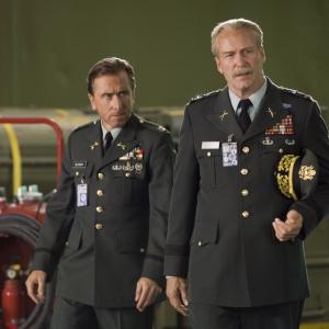 Still of William Hurt and Tim Roth in Nerealusis Halkas 2008