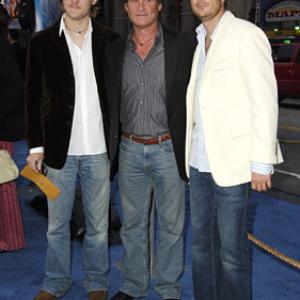 Kurt Russell, Oliver Hudson and Wyatt Russell at event of Poseidon (2006)