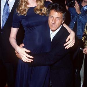 Dustin Hoffman and Rene Russo at event of Outbreak 1995