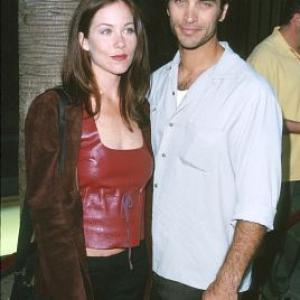 Johnathon Schaech and Christina Applegate at event of The Broken Hearts Club A Romantic Comedy 2000