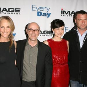 Helen Hunt, Liev Schreiber, Carla Gugino and Richard Levine at event of Every Day (2010)