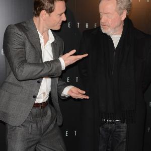 Ridley Scott and Michael Fassbender at event of Prometejas (2012)