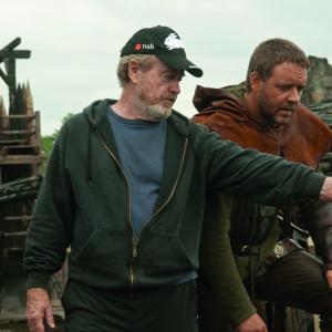 Still of Russell Crowe and Ridley Scott in Robinas Hudas 2010