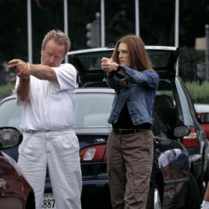 Still of Julianne Moore and Ridley Scott in Hannibal (2001)