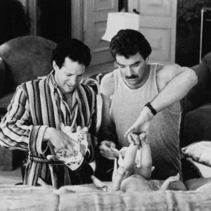 Still of Steve Guttenberg and Tom Selleck in 3 Men and a Baby 1987