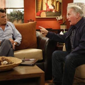 Still of Charlie Sheen and Martin Sheen in Anger Management 2012