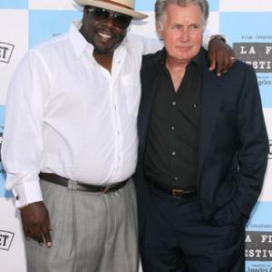 Martin Sheen and Cedric the Entertainer at event of Talk to Me (2007)