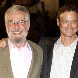 Gary Sinise and Robert Benton at event of The Human Stain (2003)