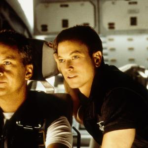 Still of Tim Robbins and Gary Sinise in Mission to Mars 2000