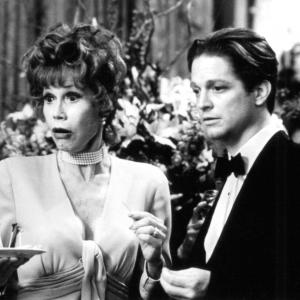 Still of Eric Stoltz and Mary Tyler Moore in Keys to Tulsa (1997)
