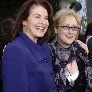 Meryl Streep and Sherry Lansing at event of Neitiketinos Lemoni Sniketo istorijos (2004)