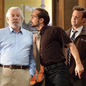 Still of Donald Sutherland, Colin Farrell and Jason Sudeikis in Kaip atsikratyti boso? (2011)