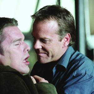 Still of Ethan Hawke and Kiefer Sutherland in Taking Lives 2004
