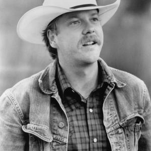 Still of Kiefer Sutherland in The Cowboy Way (1994)