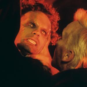 Still of Jason Patric and Kiefer Sutherland in The Lost Boys (1987)