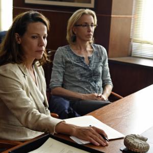 Still of Lili Taylor and Felicity Huffman in American Crime (2015)
