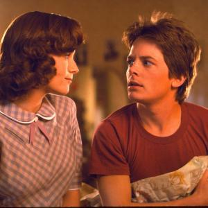 Michael J. Fox and Lea Thompson in Atgal i ateiti (1985)