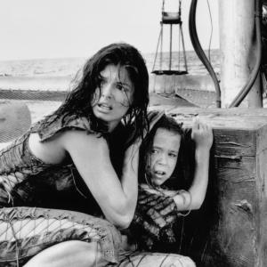 Still of Jeanne Tripplehorn and Tina Majorino in Waterworld (1995)