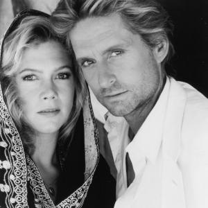 Still of Michael Douglas and Kathleen Turner in The Jewel of the Nile 1985